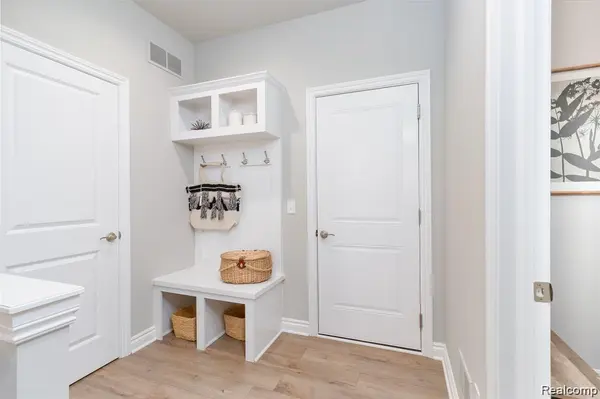 3911 Chatham PL #104, Brighton Township, MI 48114