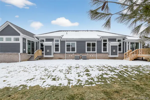 1496 Turner DR #1, Commerce Charter Township, MI 48390