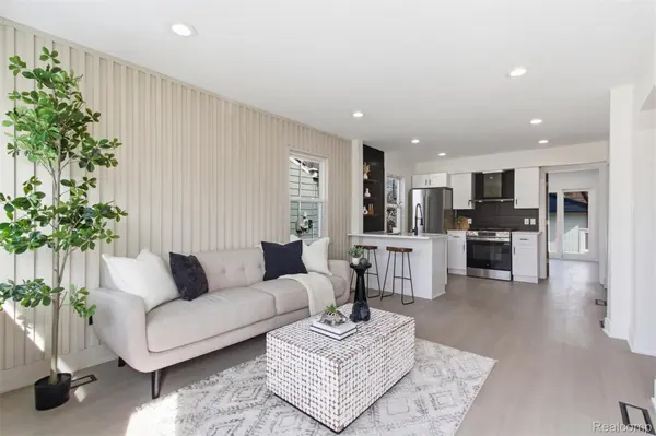 26066 Barrington ST, Madison Heights, MI 48071