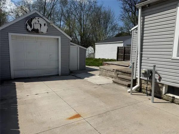 4910 HUGHES RD, Lansing, MI 48910