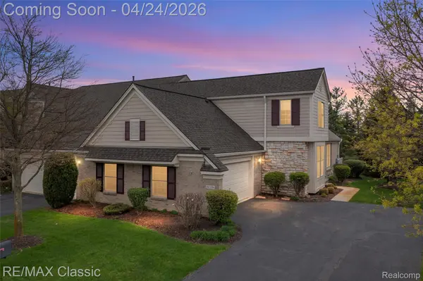 16576 Lyonhurst CIR, Northville Township, MI 48168