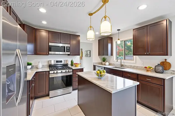 2116 Hidden Trail DR, Sterling Heights, MI 48314