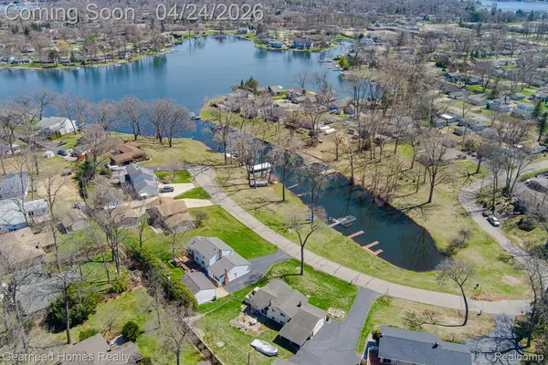 4040 Rollins AVE, Waterford Charter Township, MI 48329