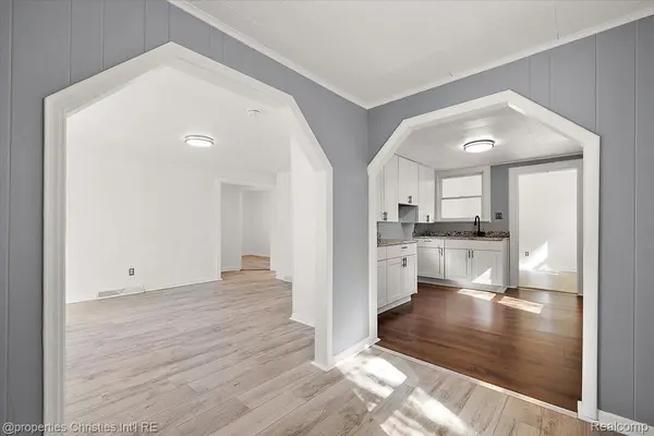 228 W Columbia AVE, Pontiac, MI 48340