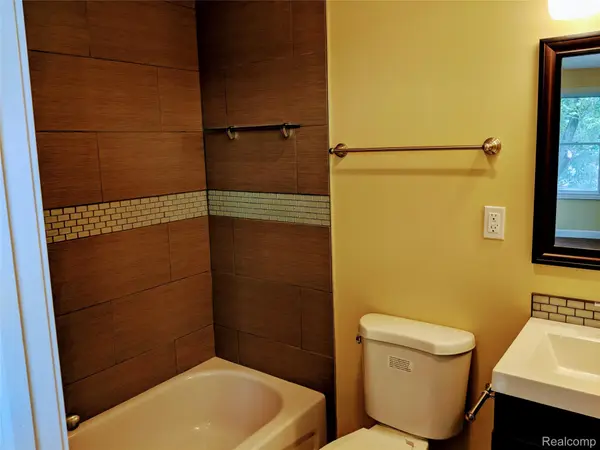 89 E EDSEL FORD FWY #7, Detroit, MI 48202