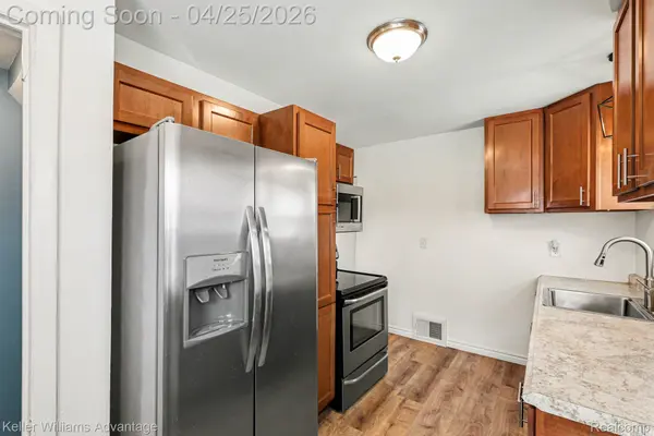 941 W Farnum AVE, Madison Heights, MI 48071