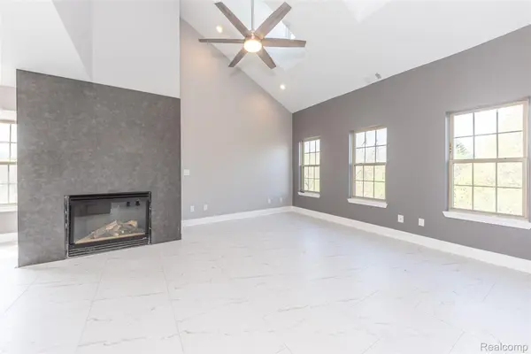 29242 W Glen Oaks, Farmington Hills, MI 48334