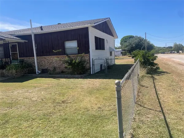 615 N Harvey Street, Breckenridge, TX 76424