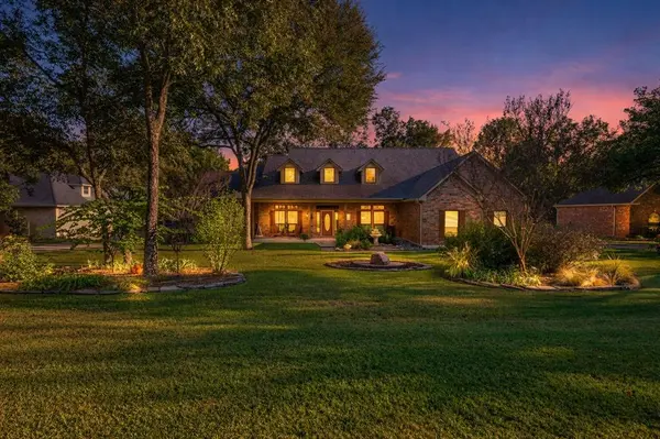 1838 Plum Creek Drive, Midlothian, TX 76065