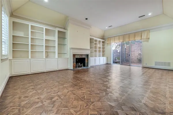 34 Stonecourt Circle, Dallas, TX 75225