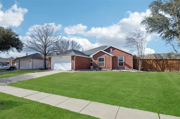 1016 Grand Central Parkway, Saginaw, TX 76131