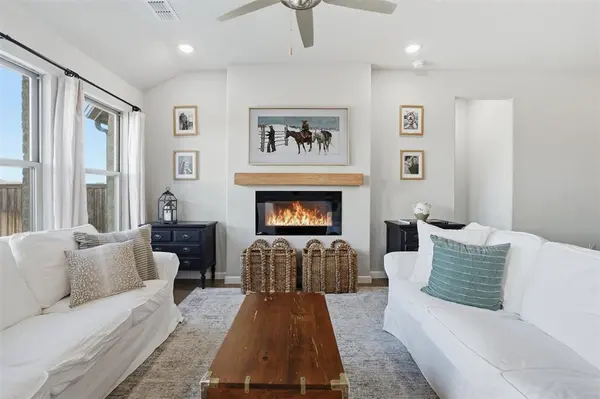 10516 Enchanted Rock Way, Fort Worth, TX 76126