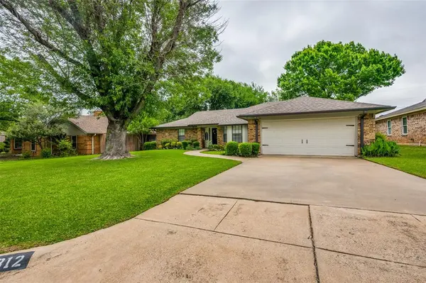 7312 Hialeah Circle W, North Richland Hills, TX 76182