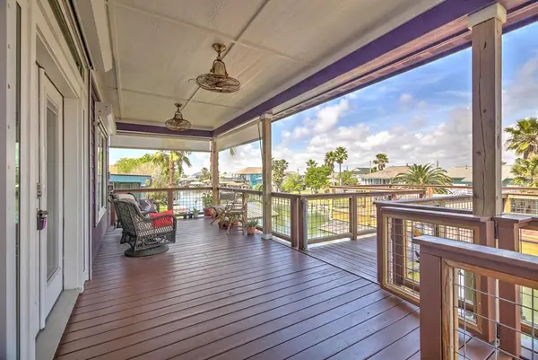 604 Warsaw Street, Bayou Vista, TX 77563