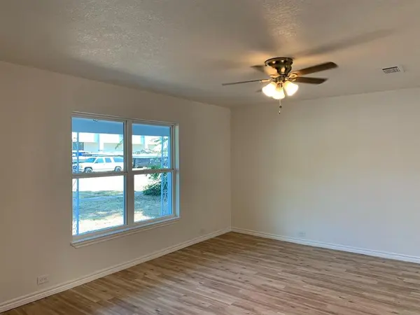 820 W Crawford Street, Denison, TX 75020