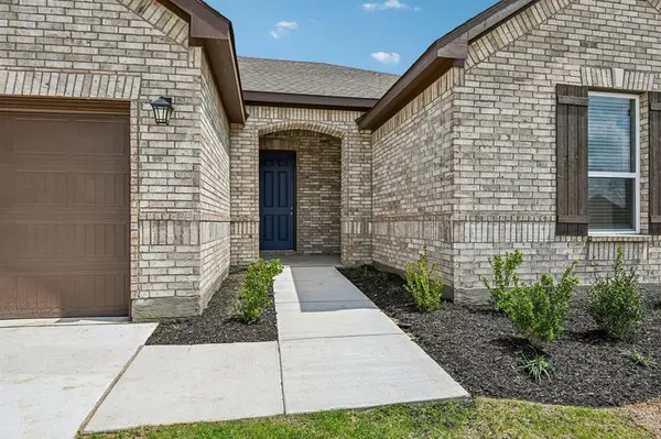 605 Tracy Court, Justin, TX 76247