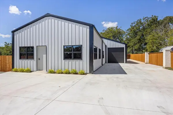 619 N Crockett Street, Granbury, TX 76048