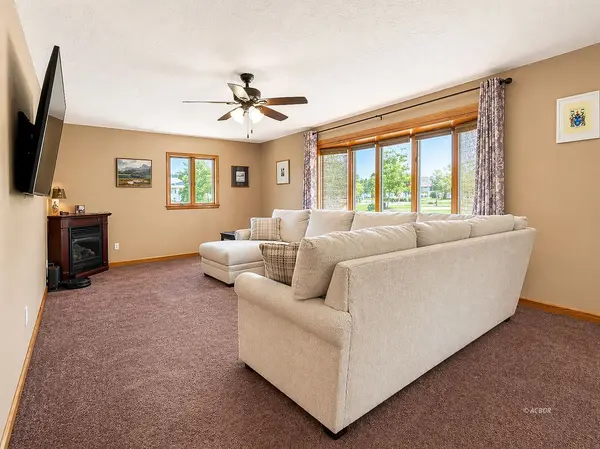 493 Debbie Dr, Gallipolis, OH 45631