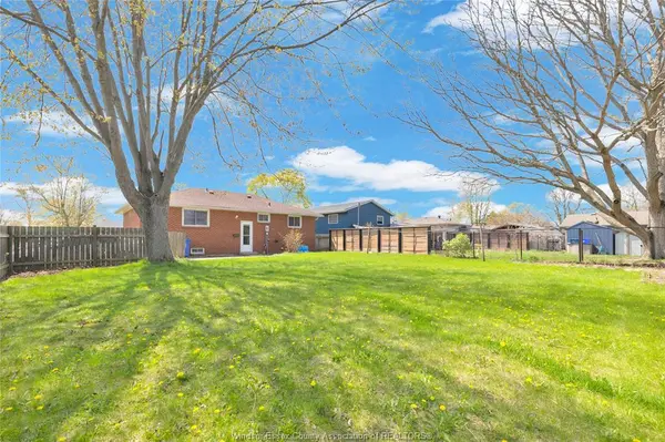 228 PICKERING, Amherstburg, ON N9V 1R5