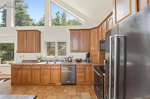 6070 Big Horn RD, Manitou Springs, CO 80829