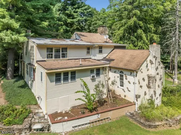 1-2 Dove Hollow Ln, Bethlehem Twp., NJ 08827