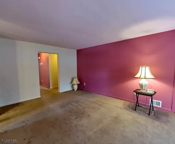 34 Chanda Ct #34, Clifton City, NJ 07012