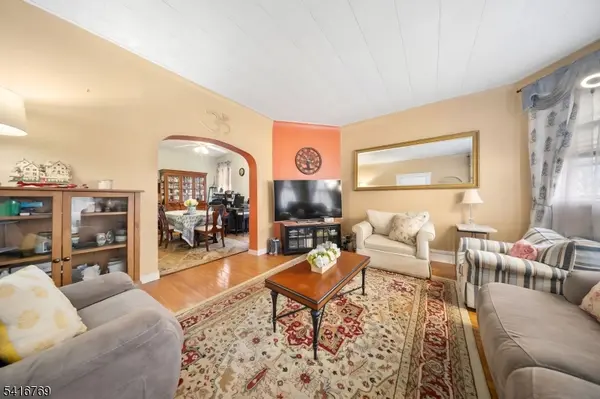 409 Hamilton St, Harrison Town, NJ 07029