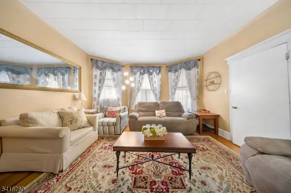 409 Hamilton St, Harrison Town, NJ 07029