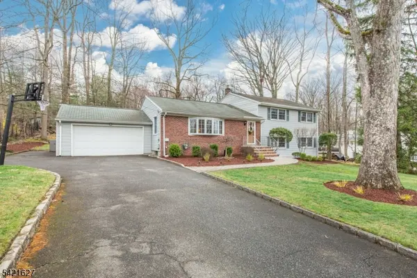 4 Oak Rdg, North Caldwell Boro, NJ 07006
