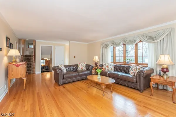 4 Oak Rdg, North Caldwell Boro, NJ 07006