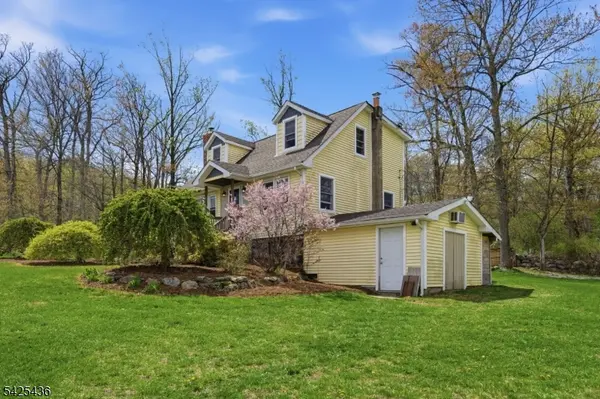 32 Pine Hill Rd, Mahwah Twp., NJ 07430