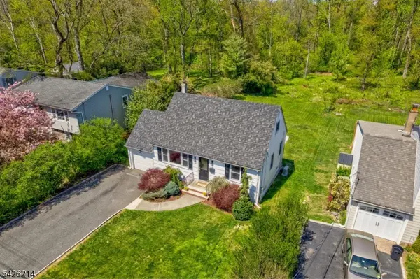 61 Beechwood Rd, Florham Park Boro, NJ 07932