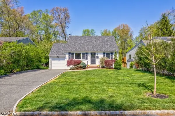 61 Beechwood Rd, Florham Park Boro, NJ 07932