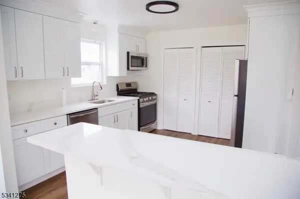 26 Millie Ln, East Hanover Twp., NJ 07936