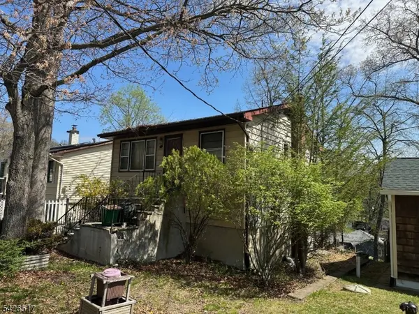 231 Elmira Trl, Hopatcong Boro, NJ 07843