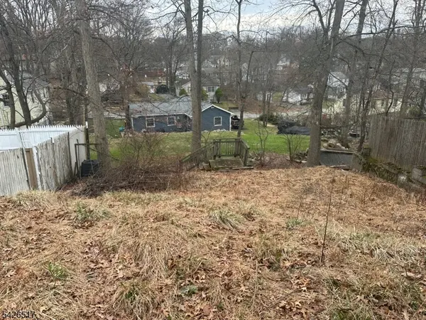 231 Elmira Trl, Hopatcong Boro, NJ 07843