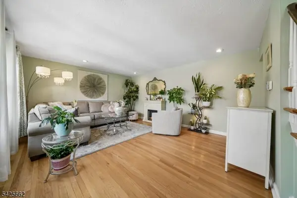 16 Lee Rd, Livingston Twp., NJ 07039