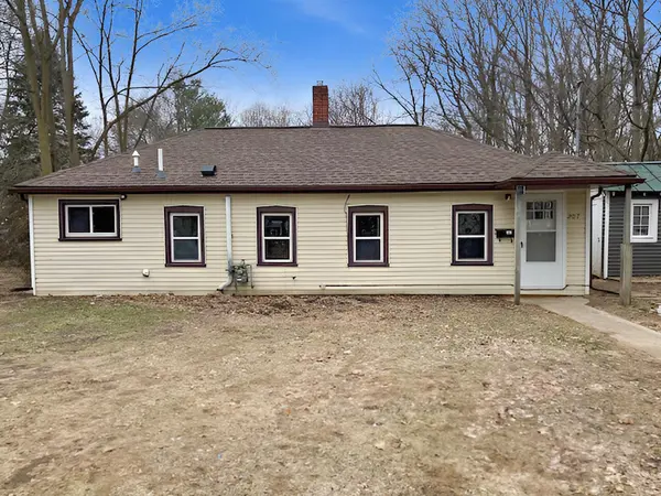 207 N Osmun ST, Greenville, MI 48838