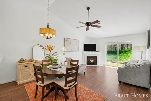 3369 Clear Vista CT NE, Plainfield Twp, MI 49525