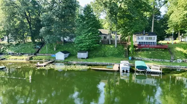 15891 Lakeview DR, Buchanan Twp, MI 49107