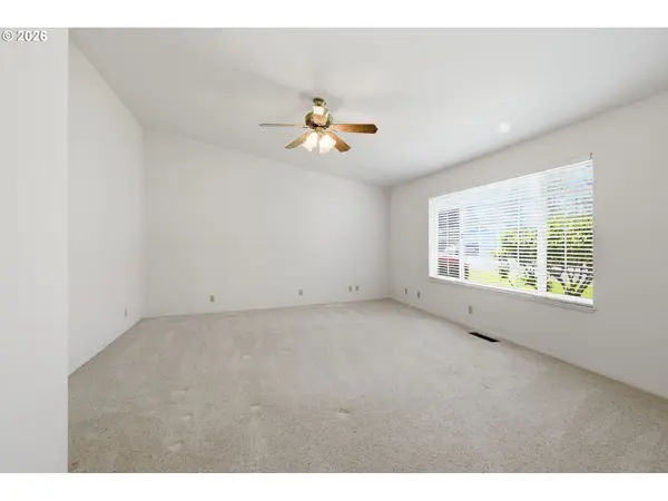 1763 LABONA DR, Eugene, OR 97404