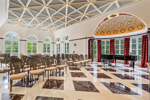 15 High Point RD, Toronto C12, ON M3B 2A3