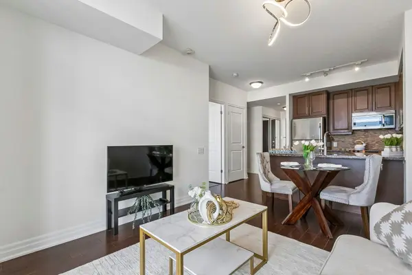 17 Ruddington DR #705, Toronto C15, ON M2K 0A8