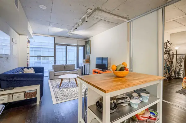 25 Oxley ST #709, Toronto C01, ON M5V 2J5