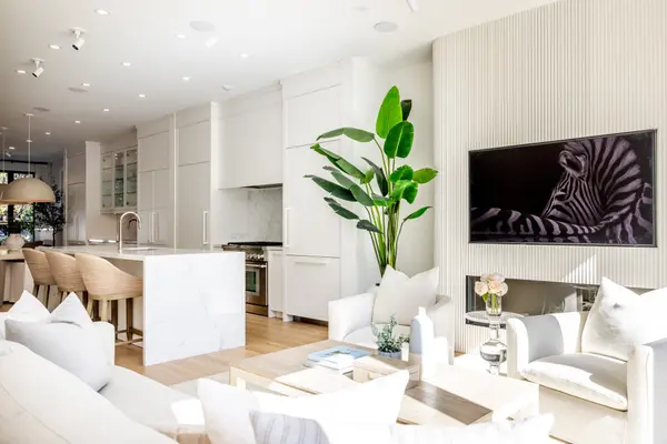 229 Sheldrake BLVD, Toronto C10, ON M4P 2B1