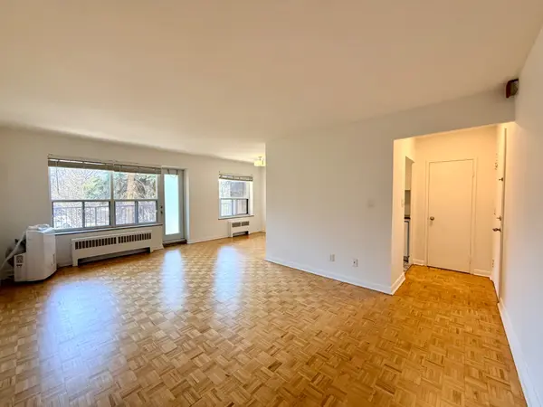 30 Upper Canada DR #211, Toronto C12, ON M2P 1S1