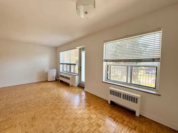 30 Upper Canada DR #211, Toronto C12, ON M2P 1S1