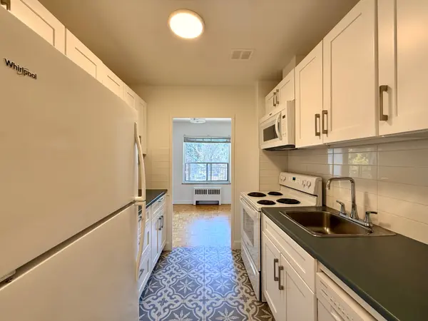 30 Upper Canada DR #211, Toronto C12, ON M2P 1S1