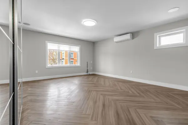 901 Pape AVE, Toronto E03, ON M4K 3V1