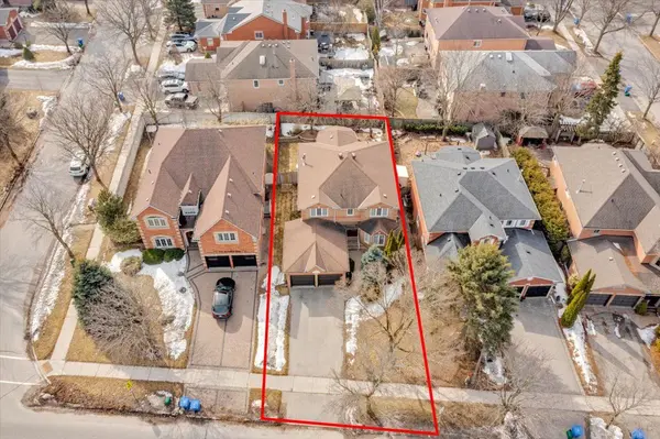 263 McClellan WAY, Aurora, ON L4G 6N9